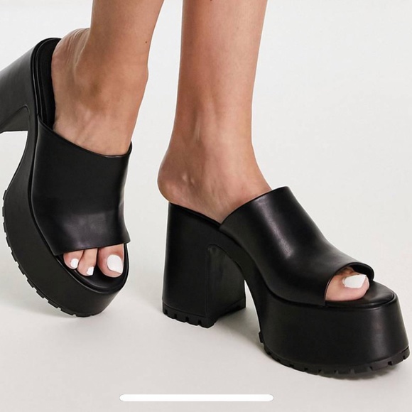 Stradivarius Black Mule Sandals - Picture 1 of 1